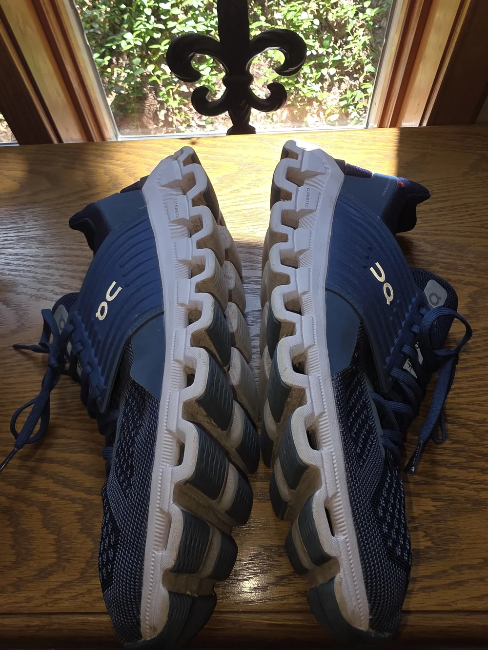 On Running Men's Navy and White Cloud  Swift 4 Sneakers Sz 11